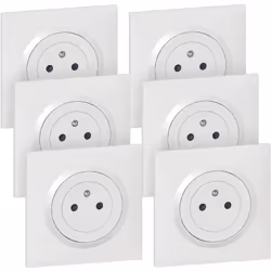 Lot composé de 6 prises de courant surface dooxie de couleur blanc. Elles permettent de brancher un appareil électrique ou él ...