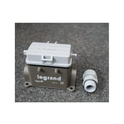 Legrand - Connecteur multipolaire 10P+T 16A 500V à embase femelle avec volet métal en saillie hypra