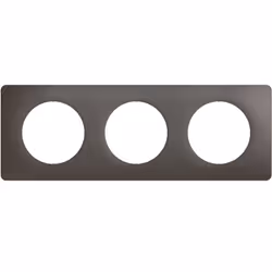 La plaque Céliane 3 postes de Legrand en finition Gris Cendré appartient à la collection Déco, qui propose des teintes élégan ...