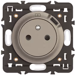 La prise 2P+T avec port USB Type-C 7,5W Céliane, dotée d’un enjoliveur Titanium et livrée avec son support, allie modernité,  ...