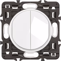 Le double interrupteur lumineux Céliane 10AX avec enjoliveur Blanc, support et voyant intégré est une solution élégante et pr ...