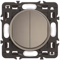 Le double interrupteur ou va-et-vient Céliane 10AX avec enjoliveur Titanium et support incarne l’alliance parfaite entre mode ...