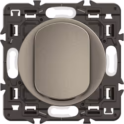 L’interrupteur lumineux Céliane 10AX de Legrand, ici décliné avec un enjoliveur finition Titanium, se distingue par son desig ...