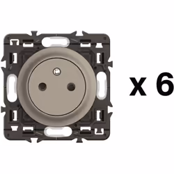 Le lot de 6 prises 2P+T Surface Confort Céliane de Legrand, livré avec enjoliveurs Titanium et supports montés, allie fonctio ...