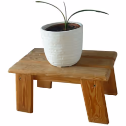 Petit banc en pin, a monter soi même. Longueur 35cm, largeur 23cm, hauteur 18cm
