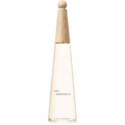 Lorsqu’une eau parfaitement pure rencontre l’essence étincelante des pétales de magnolia