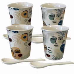 Coffret de 4 Gobelets Expresso en céramique Blanche ARTY En céramique sérigraphiée Ce set contient 4 Gobelets et 4 Cuillères. ...