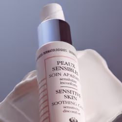 Sisley Sensitive Skin Soothing Care crème hydratante pour le visage Femmes 40 ml Lotion