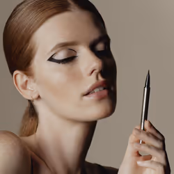 Sisley Ligne Noire crayon contour des yeux 1 ml Liquide 1 Deep Black - Vue supplémentaire 5