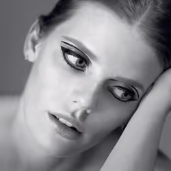 Sisley Ligne Noire crayon contour des yeux 1 ml Liquide 1 Deep Black - Vue supplémentaire 6
