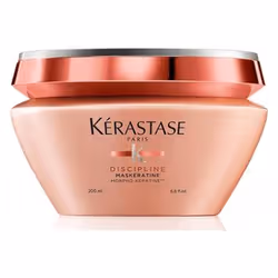 Les cheveux épais et indisciplinés sont difficiles à contrôler et obtenir la coiffure rêvée demande souvent beaucoup d’efforts. Le masque lissant Kérastase Discipline Maskeratine a justement été créé pour ce type de cheveux. Il les dompte