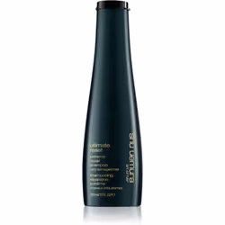 Retrouvez des cheveux beaux, forts et souples avec le shampoing Shu Uemura Ultimate Reset qui rétabli la force extrême aux ch ...