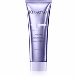 Devancez l’appel au secours de vos cheveux en leur apportant des nutriments bien avant qu’ils ne vous fassent savoir leur détresse en perdant leur douceur. Le soin tout en profondeur pour cheveux décolorés et méchés Kérastase Blond Absolu Cicaflash régénère intensément vos cheveux grâce à un gel laiteux violet spécialement développé pour les cheveux blonds. Essayez ce soin aussi efficace qu’un masque et aussi léger qu’un conditionneur.
