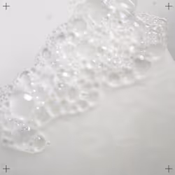 Le shampoing sans sulfate Acidic Color Gloss sublime l’éclat de votre couleur