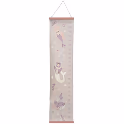 A la fois pratique et très jolie, cette toise kakemono Sirène en papier et MDF pour enfant est à accrocher au mur. Elle insta ...