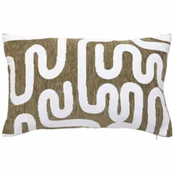 Changez de déco en changeant simplement de housse avec la housse de coussin chenille 30x50cm kaki . Douceur et brillance grâc ...