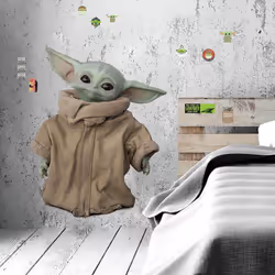 Découvrez le stickers Géant Bébé Yoda alias Gogru de la série Mandalorian Décorez la chambre de votre enfant en quelques minu ...