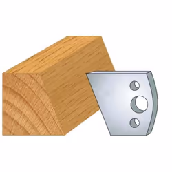 Jeu de 2 fers Hauteur 40mm Entr'axe 24mm Epaisseur 4mm Chanfrein 22° Fers réaffutables Se monte sur porte outils 40 et 50mm e ...