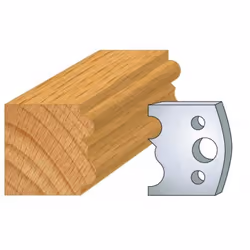 Jeu de 2 fers Hauteur 40mm Entr'axe 24mm Epaisseur 4mm Moulure Fers réaffutables Se monte sur porte outils 40 et 50mm entr'ax ...