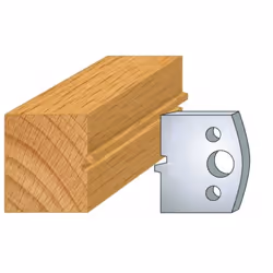 Jeu de 2 fers Hauteur 40mm Entr'axe 24mm Epaisseur 4mm Bouvetage 2mm Fers réaffutables Se monte sur porte outils 40 et 50mm e ...