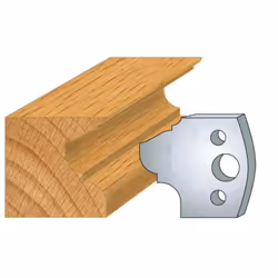Jeu de 2 fers Hauteur 40mm Entr'axe 24mm Epaisseur 4mm Moulure et doucine Fers réaffutables Se monte sur porte outils 40 et 5 ...