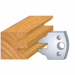 Jeu de 2 fers Hauteur 40mm Entr'axe 24mm Epaisseur 4mm Contre-profil du jeu de fers 098 Fers réaffutables Se monte sur porte  ...