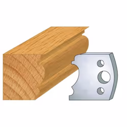 Jeu de 2 fers Hauteur 40mm Entr'axe 24mm Epaisseur 4mm Moulure double Fers réaffutables Se monte sur porte outils 40 et 50mm  ...