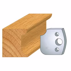 Jeu de 2 fers Hauteur 40mm Entr'axe 24mm Epaisseur 4mm Congé et quart de rond 10mm Fers réaffutables Se monte sur porte outil ...