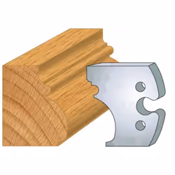 Jeu de 2 fers Hauteur 50mm Entr'axe 24mm Epaisseur 5,5mm Moulure grand cadre style Régence Fers réaffutables Se monte sur por ...