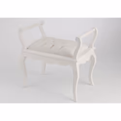 Optez pour le charme de la banquette matelassée murano, confectionnée en acajou et en panneaux de fibres, afin d'apporter inf ...