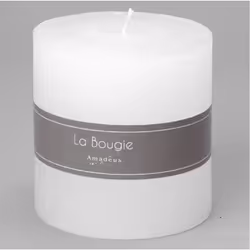 Bougie grosse blanche de forme cylindrique. Parfaite pour sublimer vos meubles et votre intérieur. (lot de 6) Matière : Cire  ...