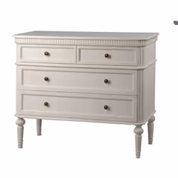 Craquez pour cette commode quatre tiroirs qui saura s'adapter sans doute à une vaste gamme de meubles de votre chambre, salle ...