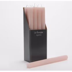 Idéale pour une décoration de fête, cette bougie flambeau vous séduira ! Sa couleur s'intègrera parfaitement à votre table ! ...