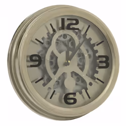Astucieux mélange de métal et de plastique, l'Horloge Moderne d'Amadeus répondra à tous vos besoins. Elle vous suivra longtem ...
