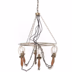 Lustre Baladeuse Mineur d'une hauteur de 156 cm en métal et bois, son style industriel vous offre une opportunité intéressant ...