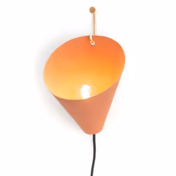 Vous souhaitez apporter une touche colorée à votre intérieur ? Optez pour cette applique de la gamme Aya brique ! Ses couleur ...