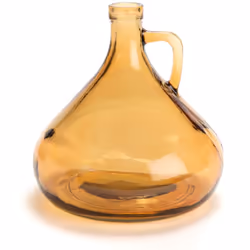 Cette belle Dame Jeanne est en verre 100% recyclé. Originale, celle-ci se compose d'une anse. Matière : Verre Couleur : Jaune ...