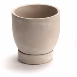 Cache-pot en ciment brut au design épuré. Petit modèle lisse de 15,6 x 13,5 cm, idéal pour un style minimaliste et naturel. P ...