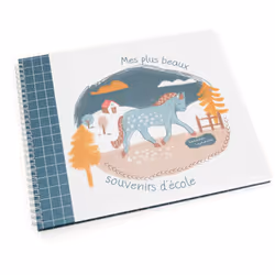 Gardez vos souvenirs d'enfance grâce à ce bel album de classe. Vous pouvez même ajouter des photos avec des amis, le nom de v ...