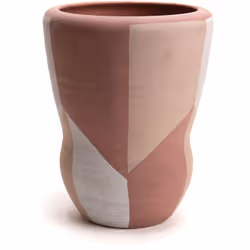 Découvrez le vase déco Terracotta Line de chez Amadeus, un véritable bijou pour sublimer votre intérieur. Ce vase au petit mo ...