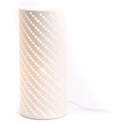 Pour un esprit cosy, cette jolie lampe en porcelaine est idéale pour apporter une touche de décoration à votre intérieur. Sur ...