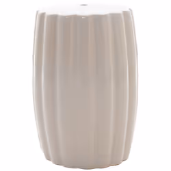 Adoptez ce magnifique tabouret Hortance en céramique blanche pour une décoration originale ! Son design unique au pourtour ca ...