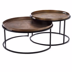 Set de 2 tables basses gigognes, élégantes et modernes. Les plateaux en aluminium doré, inspirés des plateaux de service, son ...