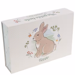 Découvrez le coffret de naissance Louison en carton d'Amadeus. Ce charmant coffret est parfait pour conserver précieusement t ...