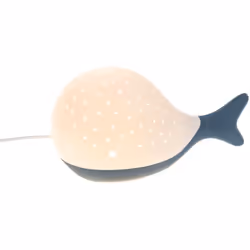 Découvrez la lampe baleine bleue et blanche en porcelaine pour enfant de chez Amadeus, une pièce lumineuse et ludique qui ajo ...