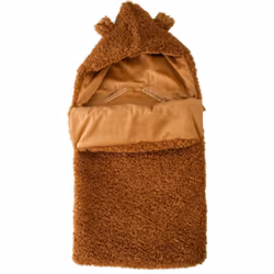 Découvrez la chancelière noisette 0-6 mois en polyester d'Amadeus, une solution idéale pour garder votre bébé bien au chaud t ...