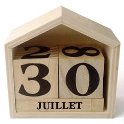 Calendrier perpétuel en bois maisonnette - 73 x 8 x 34 cm