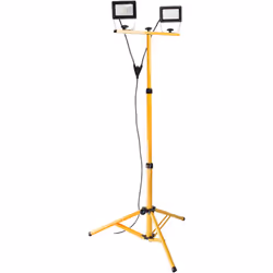 Ce projecteur LED pour chantier dispose de deux points d'éclairage d'une puissance de 20W. Son éclairage est équivalent à 105 ...