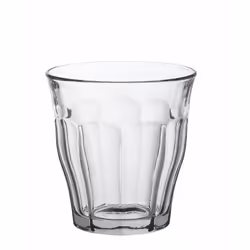 Le verre Picardie de Duralex, avec sa forme convexe très reconnaissable, a été créé en 1954 et est depuis devenu une véritabl ...