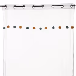 Pour instaurer une touche de douce simplicité dans la chambre de votre enfant, optez pour le voilage enfant "Pompons" Atmosph ...